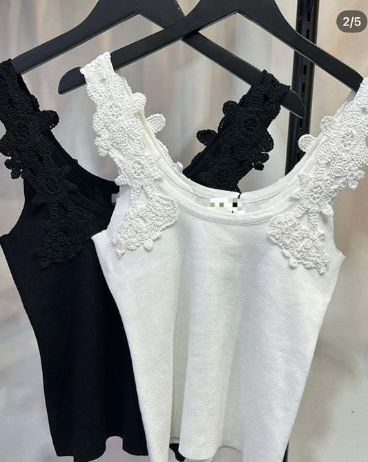Chic flowers top